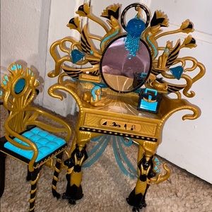 Cleo de Nile vanity